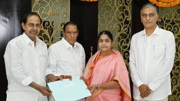 Sunitha Laxmareddy resigned to woman commission chairperson post AKP Sunitha Laxmareddy resigned to woman commission chairperson post AKP