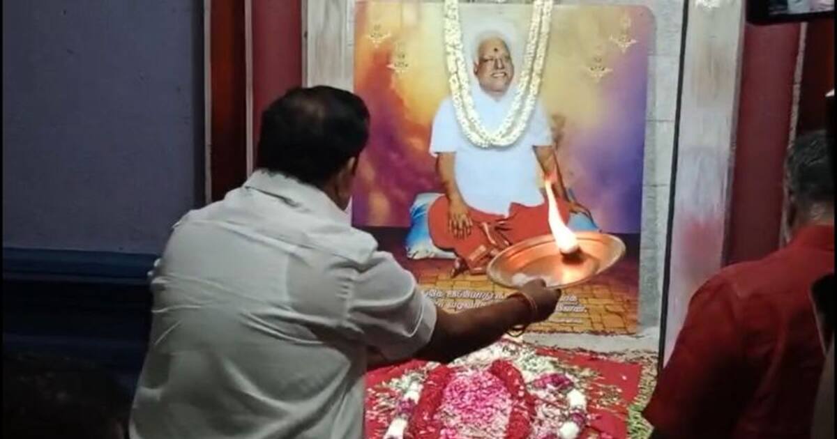 மேல்மருவத்தூர் பங்காரு அடிகளார் ஜீவசமாதியில் மரியாதை செலுத்திய எடப்பாடி பழனிசாமி