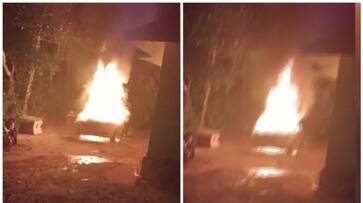 Unknown persons set fire to the vehicles parked in the house yard sts Unknown persons set fire to the vehicles parked in the house yard sts