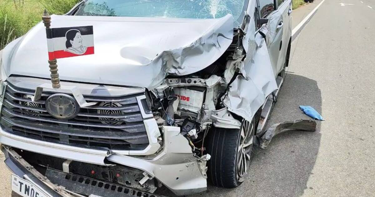 சாலையை கடக்க முயன்றவர்கள் மீது கார் மோதி கோர விபத்து; உயிரிழந்தவருக்கு முதலுதவி சிகிச்சை அளித்த உறவினர்கள்