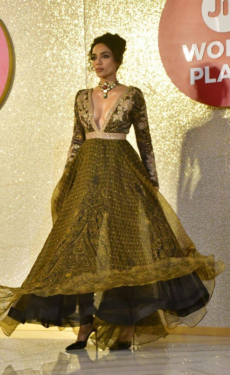 Jio World Plaza Launch Event: Kareena Kapoor, Alia Bhatt And Others Grace  Glamourous Event [PICTURES]