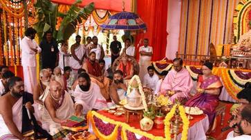 KCR performs raja shyamala yagam at his farmhouse lns KCR performs raja shyamala yagam at his farmhouse lns