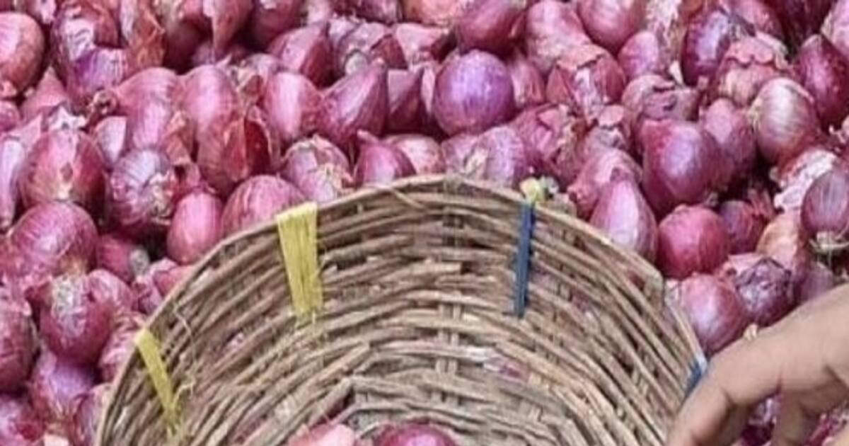 நினைத்தாலே கண்ணீர் வரவழைக்கும் வெங்காய விலை.. தமிழக அரசு சொன்ன குட்நியூஸ்..