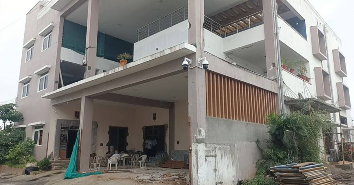 அமைச்சர் எ.வ.வேலுவின் மகன் கம்பன் இல்லத்தில் இரவு முதல் ஐடி அதிகாரிகள் தீவிர சோதனை