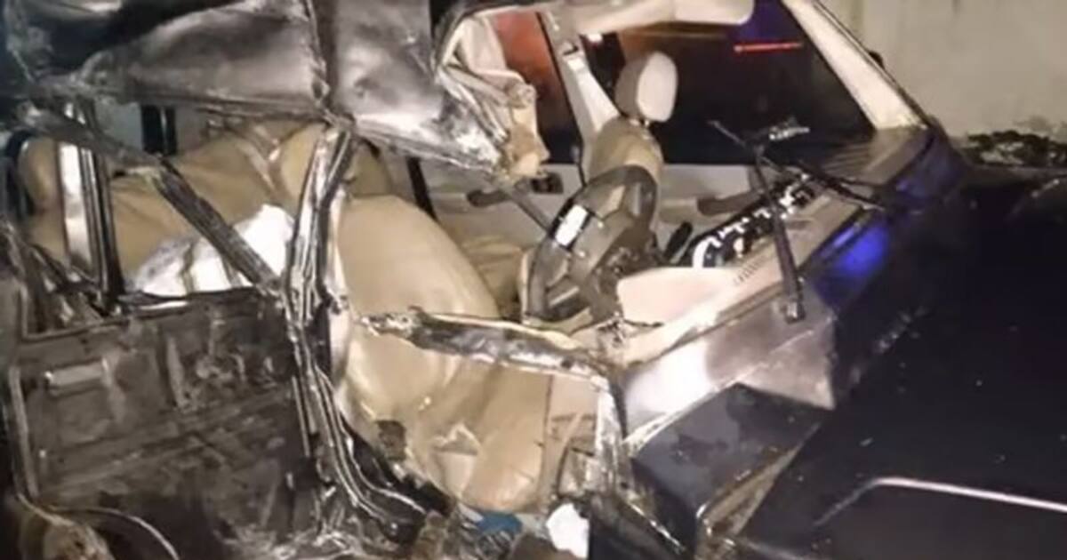 ராசிபுரம் அருகே அதிகாலை நடந்த கோர விபத்து.. கம்பிவேலியில் கார் மோதியதில் 3 பேர் உடல் நசுங்கி பலி..!