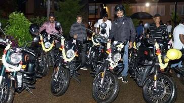 Nilgiris estate owner gifts 30 bikes to workers for diwali celebration vkv Nilgiris estate owner gifts 30 bikes to workers for diwali celebration vkv