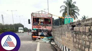 Terrible accident at tumakuru national highway 2 dies rav Terrible accident at tumakuru national highway 2 dies rav