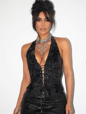 Kim kardashian 2024 black bodycon dress