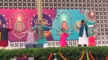 US Envoy Eric Garcetti wins hearts with 'Chaiyya Chaiyya' dance during Diwali celebrations at embassy (WATCH) snt US Envoy Eric Garcetti wins hearts with 'Chaiyya Chaiyya' dance during Diwali celebrations at embassy (WATCH) snt