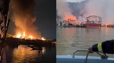 Devastating fire engulfs houseboats on Dal Lake in Srinagar; dramatic videos go viral (WATCH) snt Devastating fire engulfs houseboats on Dal Lake in Srinagar; dramatic videos go viral (WATCH) snt