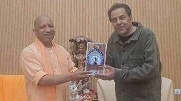 Diwali 2023: Dharmendra mets UP CM Yogi Adityanath in Lucknow ahead of the festive season RKK Diwali 2023: Dharmendra mets UP CM Yogi Adityanath in Lucknow ahead of the festive season RKK