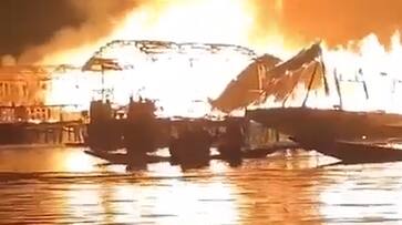 Kashmir Dal lake Houseboat fire 3 tourist killed and several boats destroyed ckm Kashmir Dal lake Houseboat fire 3 tourist killed and several boats destroyed ckm