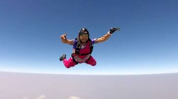 Indian female skydiver sets new record, Jumps from 21,500 feet in front of Mount Everest - bsb Indian female skydiver sets new record, Jumps from 21,500 feet in front of Mount Everest - bsb