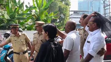 Attempt to show black flag to Chief Minister in Kottayam and Kochi; Congress workers arrested Attempt to show black flag to Chief Minister in Kottayam and Kochi; Congress workers arrested
