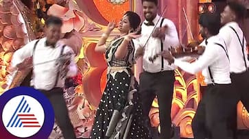 Anchor Anushrees marriage made laugh at the Zee Kudumba Award suc Anchor Anushrees marriage made laugh at the Zee Kudumba Award suc