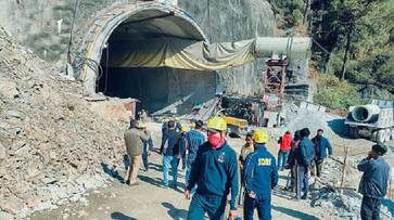 Under construction tunnel collapsed In uttarkashi 40 workers trapped akb Under construction tunnel collapsed In uttarkashi 40 workers trapped akb