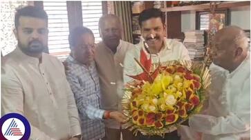 Former Prime Minister Devegowda blessings to BJP State President BY Vijayendra sat Former Prime Minister Devegowda blessings to BJP State President BY Vijayendra sat