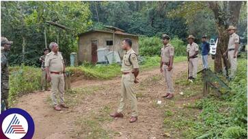 Police Checking at Mulki Railway Station Due to Naxal Escaped at the Kerala Border grg Police Checking at Mulki Railway Station Due to Naxal Escaped at the Kerala Border grg