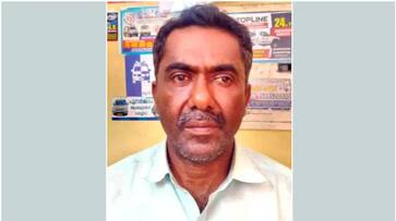 scooter hit liquor bottles spread in road lord ayyappa devotees helps police to arrest accused btb scooter hit liquor bottles spread in road lord ayyappa devotees helps police to arrest accused btb