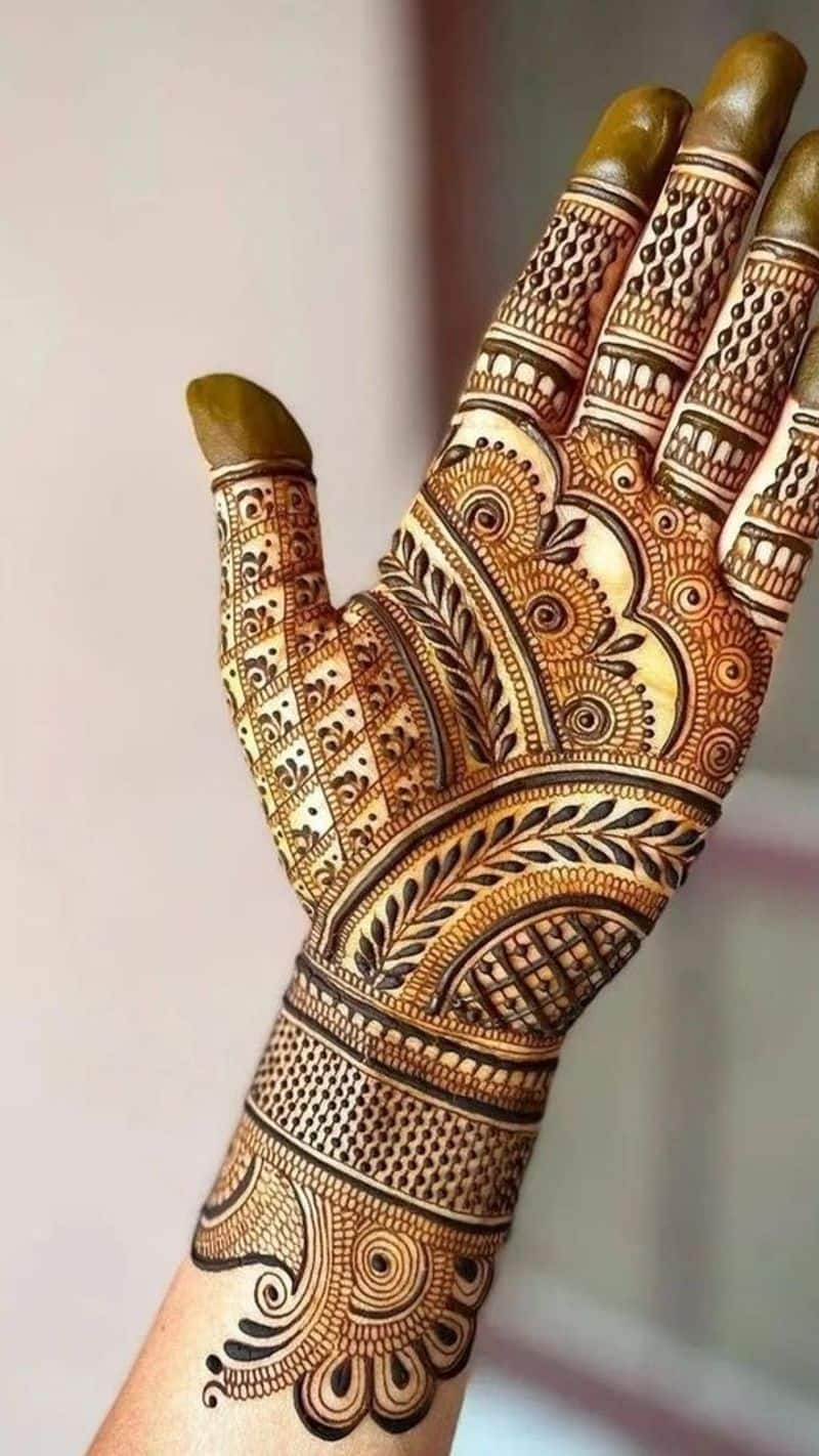 Bhai Dooj 2023: 8 Easy And Beautiful Mehndi Designs to Try on