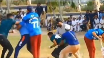 Viral video: Ugly brawl mars cricket match in Pakistan as teammates hammer each other with bats (WATCH) snt Viral video: Ugly brawl mars cricket match in Pakistan as teammates hammer each other with bats (WATCH) snt