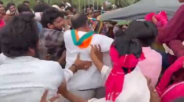 Attack of BRS workers on Nalgonda BJP president.. Kishan Reddy condemned.. Video viral..ISR Attack of BRS workers on Nalgonda BJP president.. Kishan Reddy condemned.. Video viral..ISR