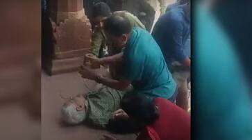 Father had heart attack while visiting Taj Mahal Son saved life by performing CPR to father Video viral akb Father had heart attack while visiting Taj Mahal Son saved life by performing CPR to father Video viral akb
