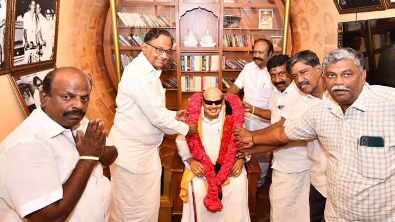 DMK members welcome Muthamil ther decorative float at Sivagangai-rag