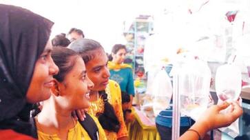 People came to see hen and fish at bengaluru agricultural fair gvd People came to see hen and fish at bengaluru agricultural fair gvd