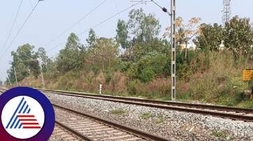 Belagavi crime news Man commits suicide by falling unde Tirupati Express train at belagavi rav Belagavi crime news Man commits suicide by falling unde Tirupati Express train at belagavi rav