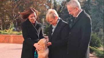 Austrian President was bitten by Moldovan Presidents dog akb Austrian President was bitten by Moldovan Presidents dog akb