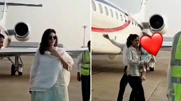 World Cup 2023: Anushka Sharma lands in Ahmedabad with daughter Vamika to cheer for husband Virat Kohli World Cup 2023: Anushka Sharma lands in Ahmedabad with daughter Vamika to cheer for husband Virat Kohli