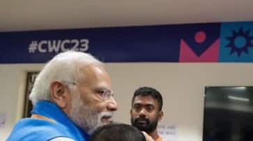 PM Modi consoles Shami in dressing room after heartbreaking World Cup title defeat; pic goes viral avv PM Modi consoles Shami in dressing room after heartbreaking World Cup title defeat; pic goes viral avv