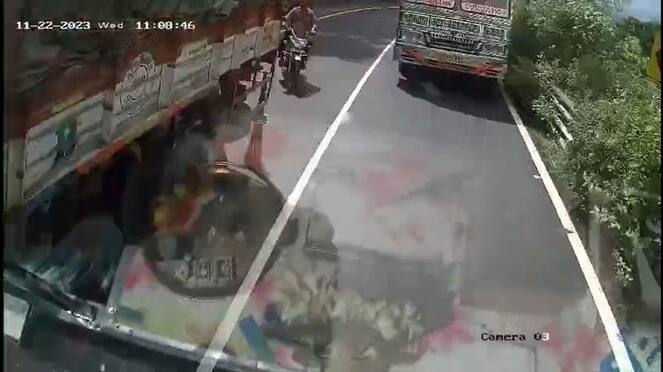 private bus hits lorry and bike in erode district video goes viral vel