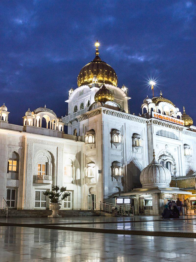 Sikhs from India visit Kartarpur Sahib gurdwara in Pakistan, install golden  palanquin - The Economic Times