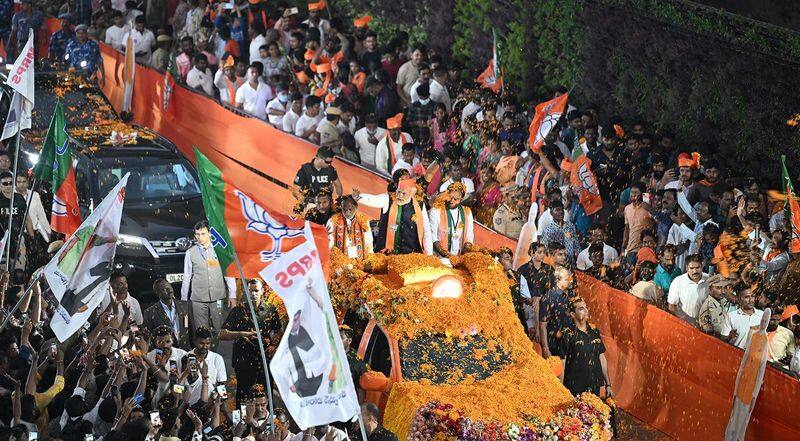 Narendra Modi holds Road show in Hyderabad lns