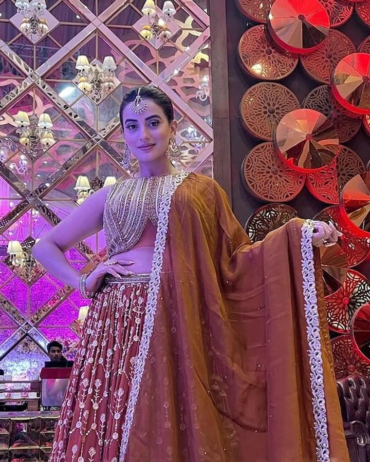 Ankita Lokhande wears a dazzling golden lehenga by Manish Malhotra for her  wedding; see pic - Times of India