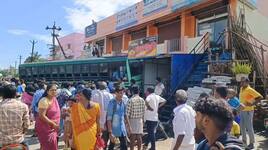 a government bus hit shop in chengalpattu district vel