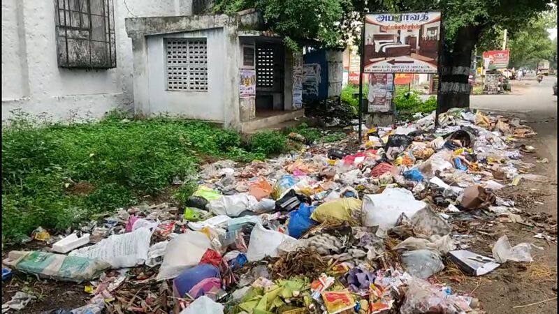 Public demand to remove the garbage piled up like a mountain near the bus stand in Udumalai vel