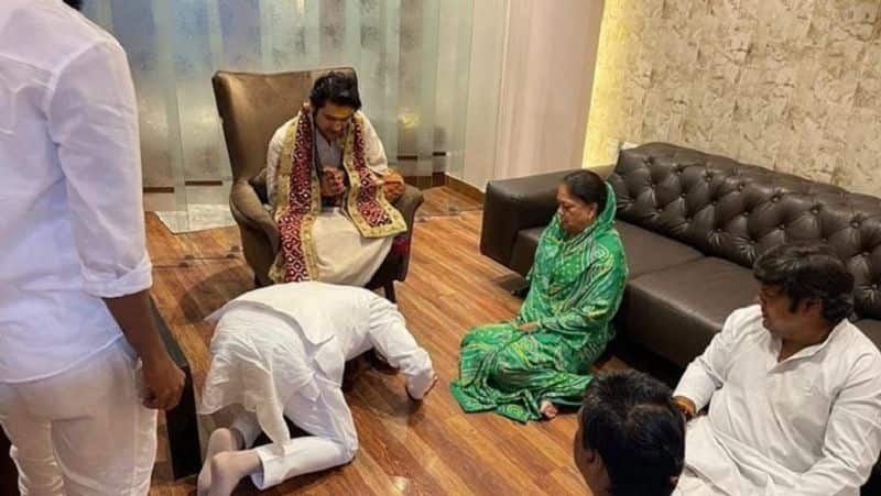 ex CM Vasundhara Raje s Picture with Baba Bageshwar goes viral on Social Media before rajasthan election counting zrua