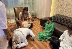 ex CM Vasundhara Raje s Picture with Baba Bageshwar goes viral on Social Media before rajasthan election counting zrua