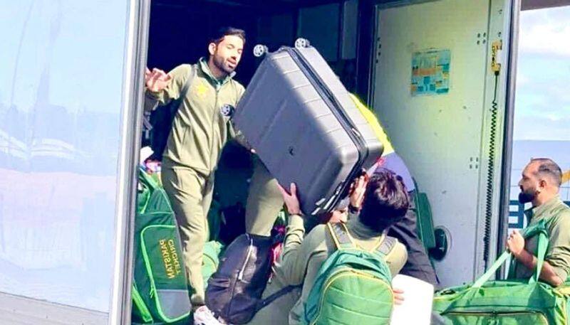 shaheen afridi on pakistan players loading luggage in truck 
