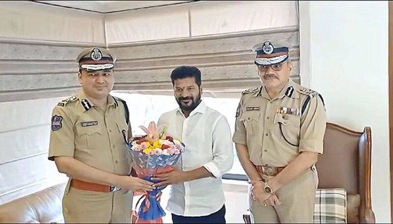 Telangana Top Cop Meets State Congress Chief During Counting, Suspended sgb
