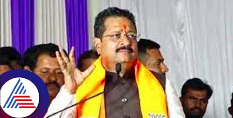 Vijayapura BJP MLA Basanagouda Patil Yatnal Slams Vachanand Swamiji grg 