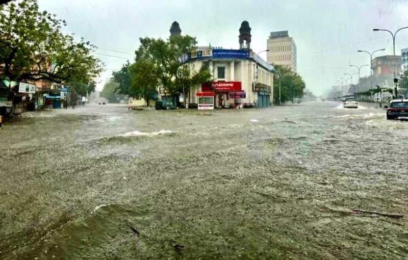 Tamil Nadu Weatherman Pradeep John has warned that there will be heavy rain in Chennai tonight-rag
