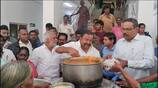 minister kn nehru distribute food to public who affected by michaung storm in chennai vel