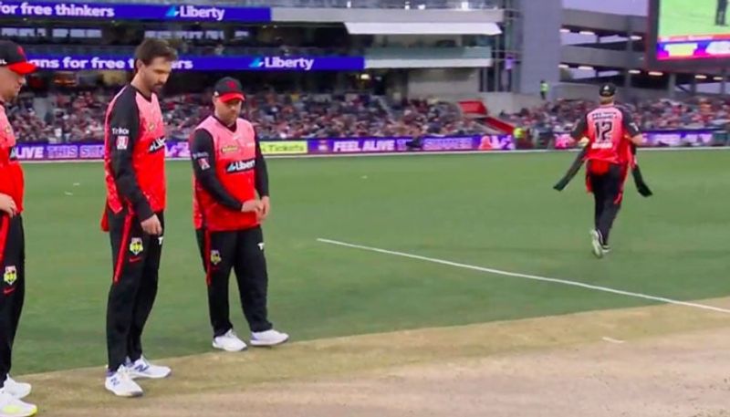 Melbourne Renegades vs Perth Scorcher has been suspended due to unsafe pitch