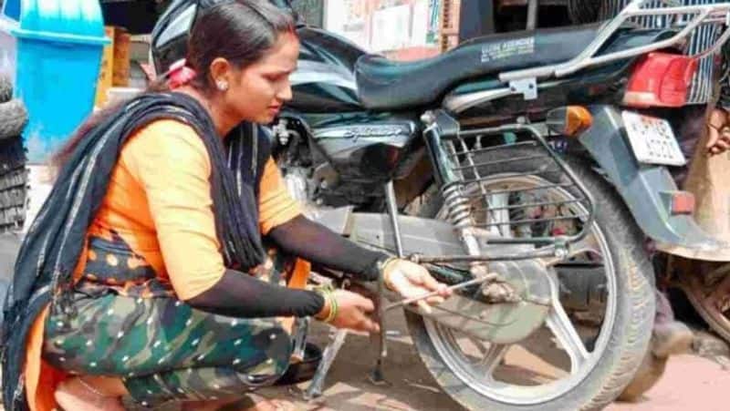 inspirational-story-of-bike-mechanic-poonam multiple roles as a wife mother and mechanic iwh