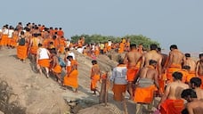 Devotees Visited to Anjanadri Hill on The Day of Hanuma Jayanti at Gangavathi in Koppal grg 