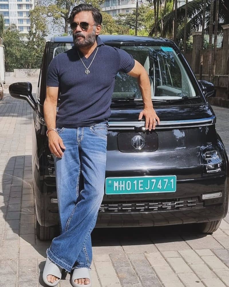 Sunil Shetty, who bought a small car for Rs 7.98 lakh in the midst of crores of crores!-sak